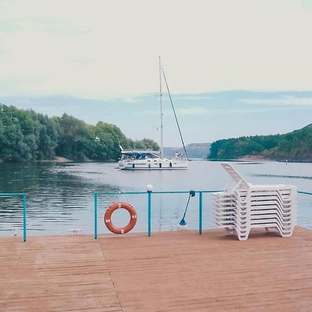 Hotel Yacht Club Mayak Dnistrivka Exteriör bild