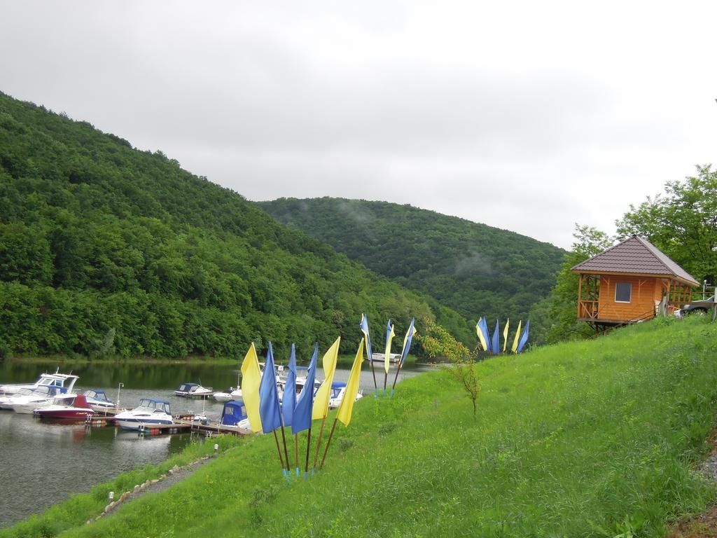 Hotel Yacht Club Mayak Dnistrivka Rum bild