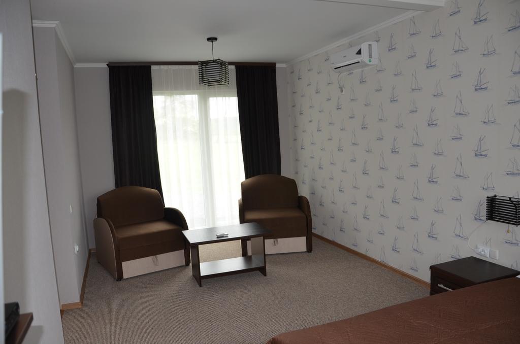 Hotel Yacht Club Mayak Dnistrivka Rum bild