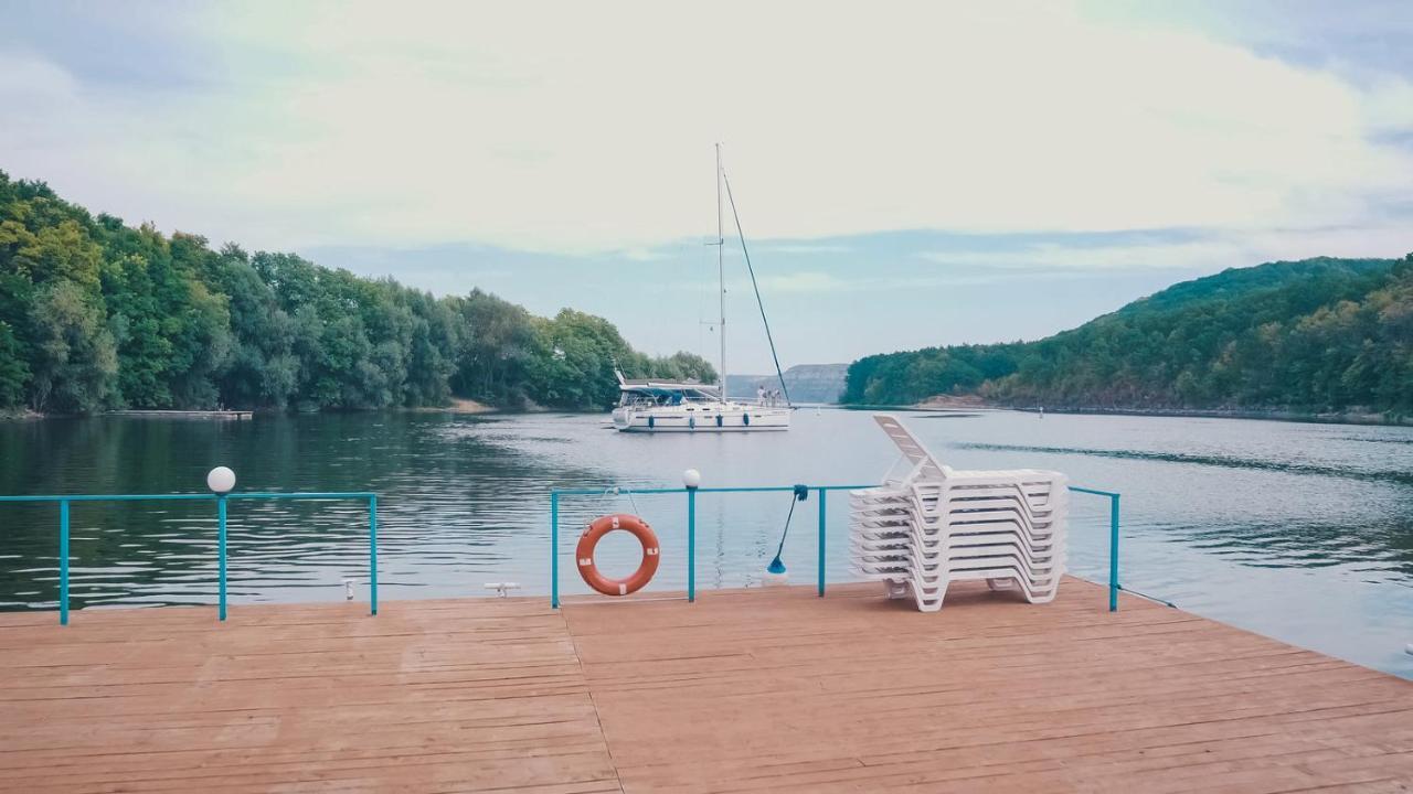 Hotel Yacht Club Mayak Dnistrivka Exteriör bild